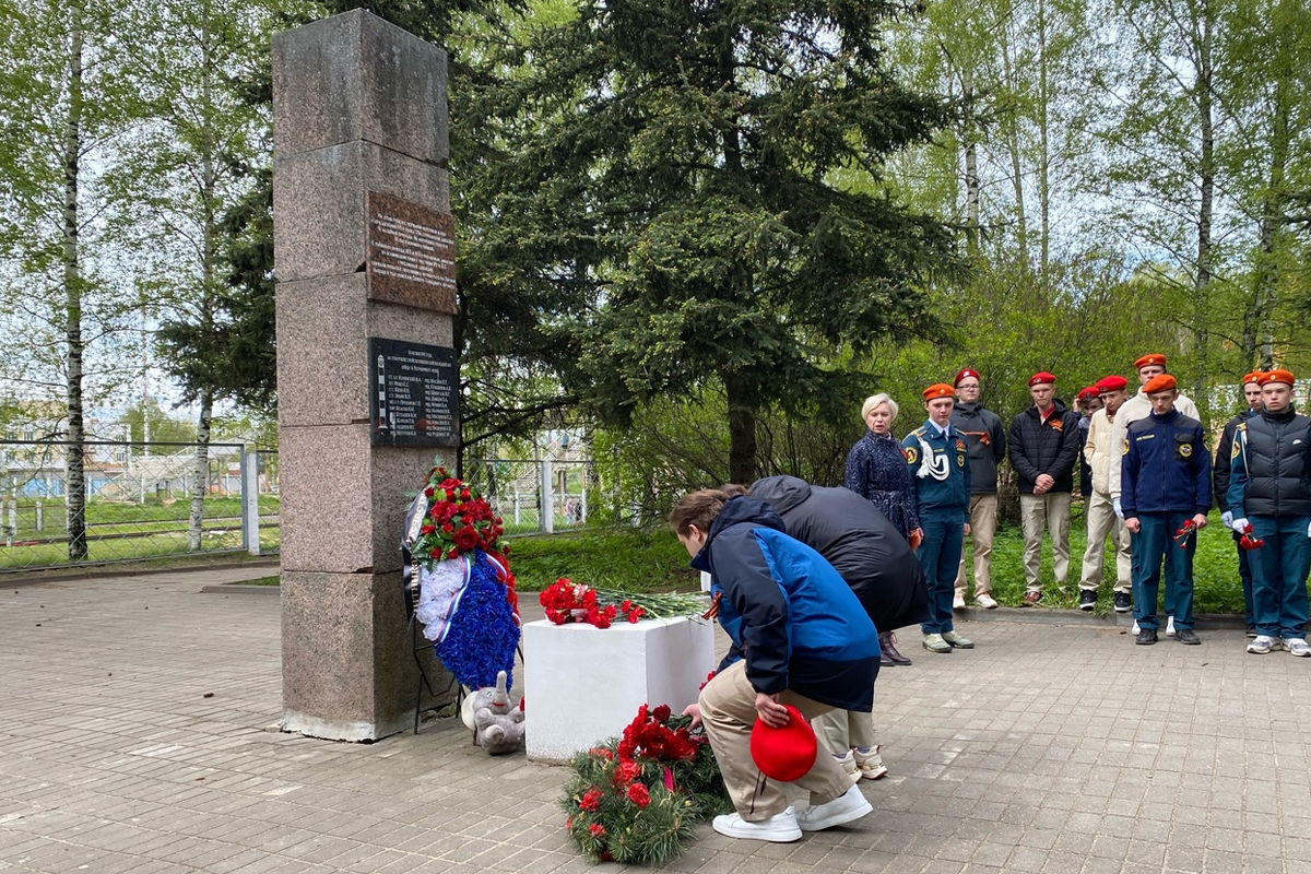 Ученики тверской школы 50 почтили память героев Великой Отечественной войны